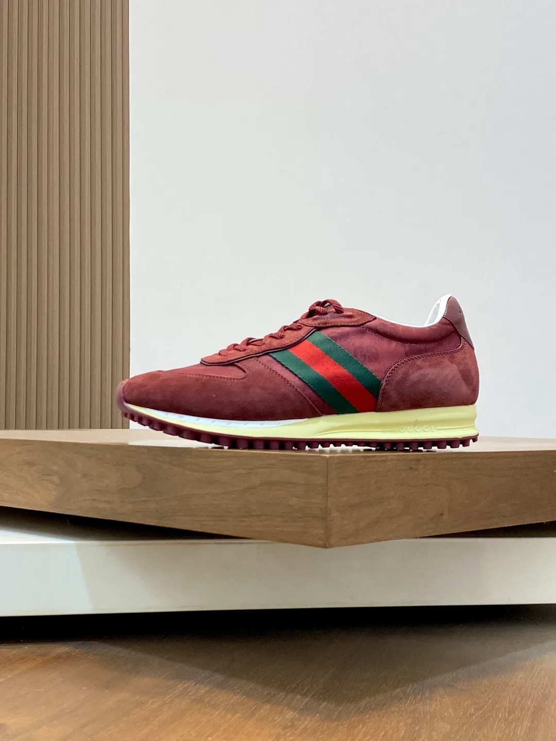 Men's shoes 💰660 [Gucci] Gucci - high-end quality original order 👩🏻‍❤️‍👨🏻 couple wear 🔍🔍🔍 casual sports shoes - upper: 🔝 suede calfskin, shoe body brand totem cloth. brand webbing, tongue. heel. air pressure brand logo - lining: water-dyed sheepskin -Outsole: ultra-light TPU foam·TR rubber; two-color molded outsole -Ultra-high quality control·fine workmanship: highlighted (high-end·exquisite·class) -Size: same style for men and women 36-44 (female 35, 40, male 45, 46 can be customized)·